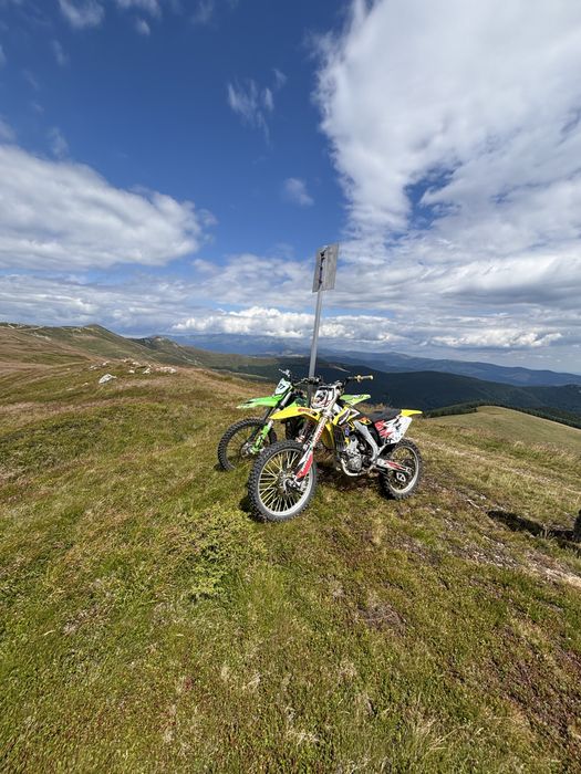Vand si schimb cross rmz 250 , motorul este intro stare foarte buna si asteapta un alt propietar
