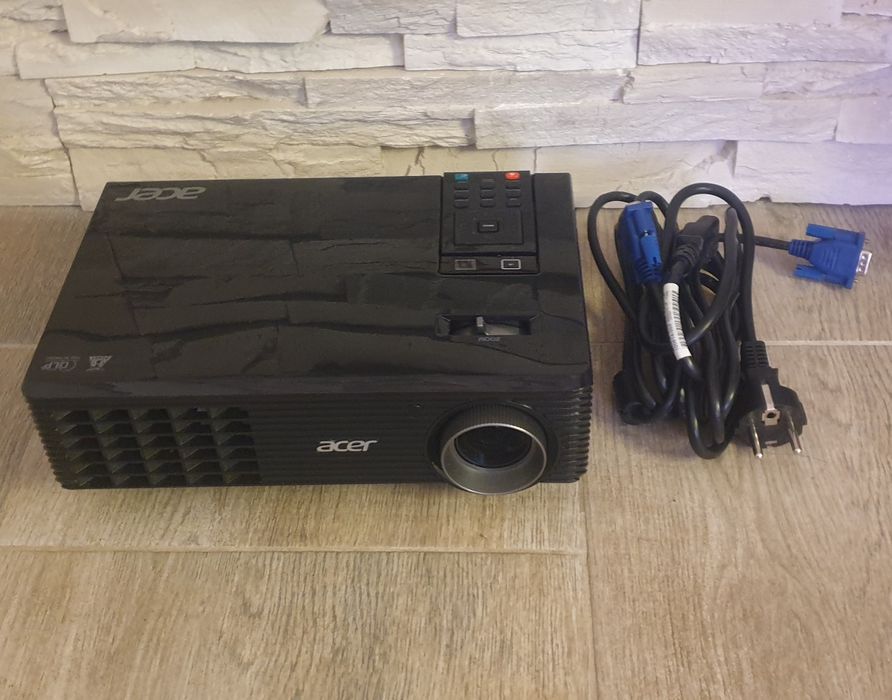 Продавам Проектор Acer x112