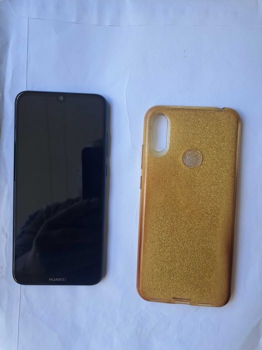 Продавам много запазен Телефон Huawei Y6.Има 32 ГБ рам памет.