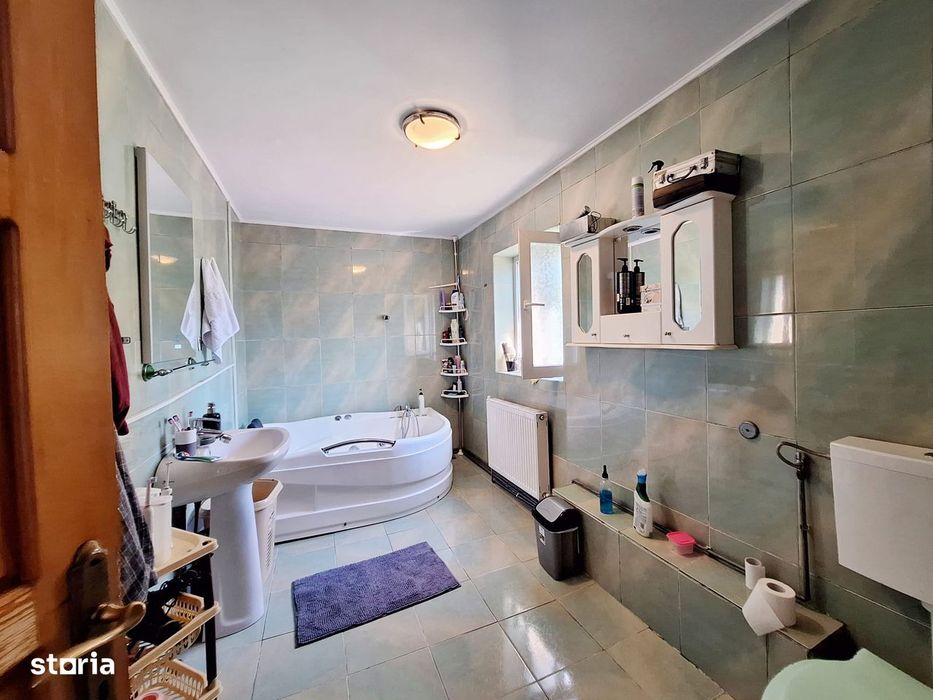 Vila 4 camere, garaj, utilată, Bacău,Cartierul CFR
