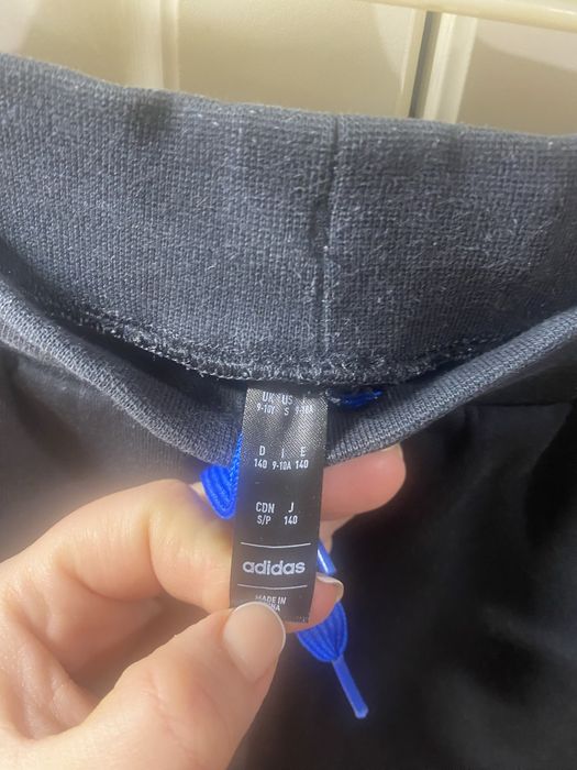 Штаны adidas на мальчика  140