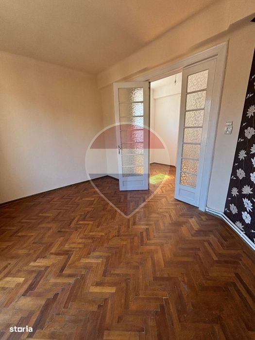 Centrul Istoric București - 3 camere, balcon, 2 boxe, clădire Art Deco