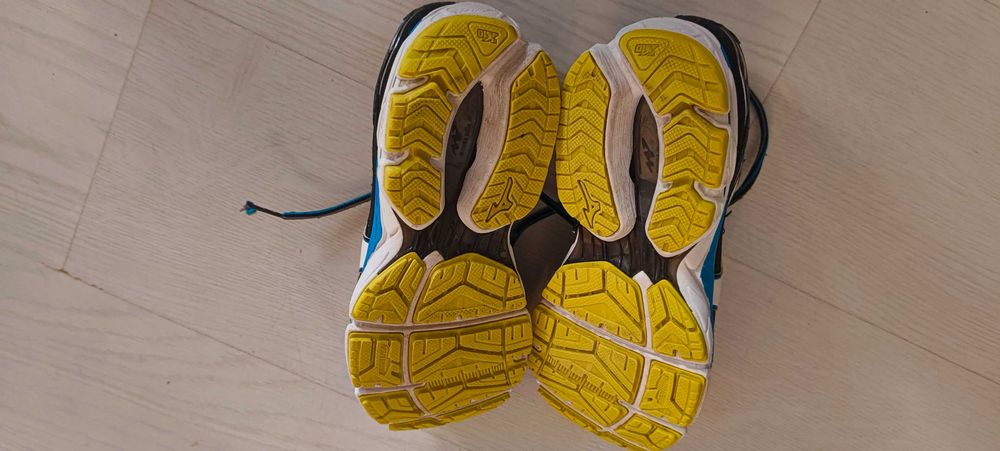 Mizuno Wave Ultima 9