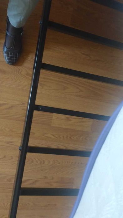 Pat 3 persoane suspendat cadru stare foarte buna