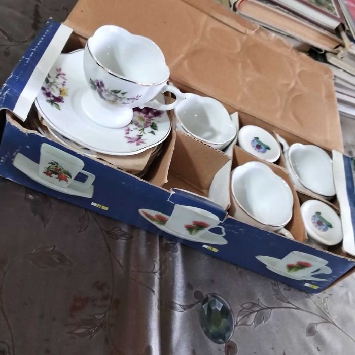 Набор кофейный - чашки и блюдца