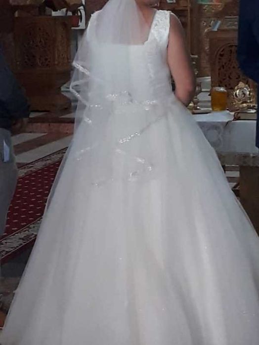 Rochie de mireasă in stare foarte bună, voal spaniol și corset inclus.