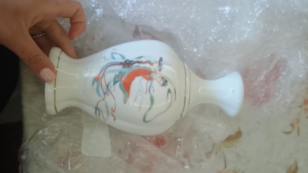 Порцеланова ваза с маркировка