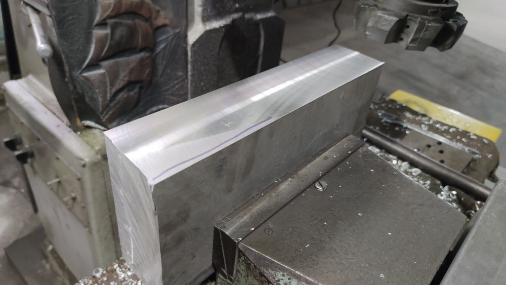 Резка плит и круга дюралия Д16Т на заготовки по размерам заказчика