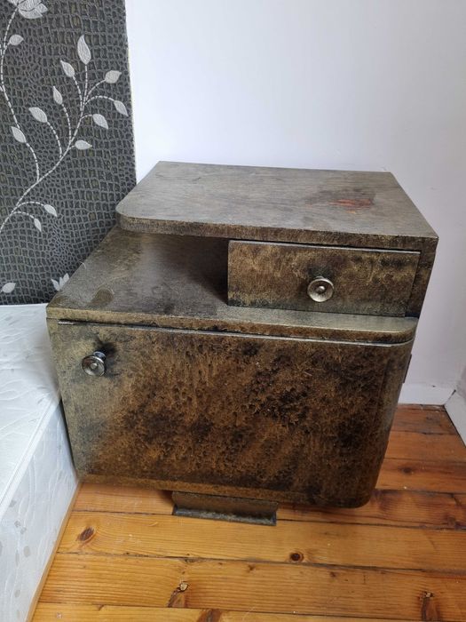 Гардероб, нощни шкафчета, секция / скрин. Мебели от масивно дърво