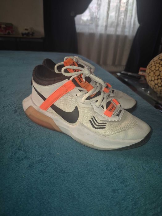 Vând încălțăminte