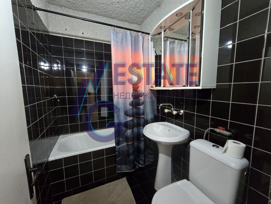 Тристаен апартамент в гр. София, жк. Връбница 2