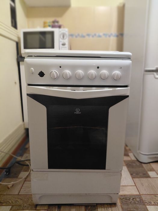 Продам газ плиту индезит
