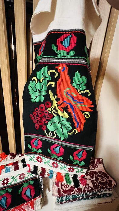 Vand cuverturi / fete de masa / tindee