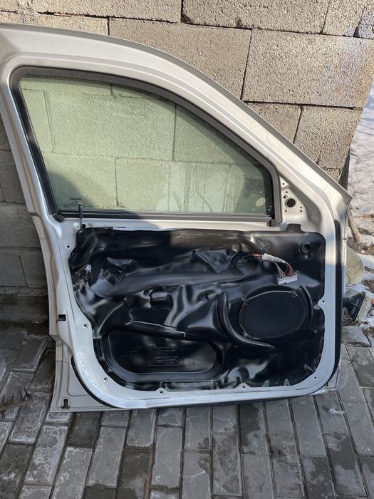 Дверь jeep grand Cherokee