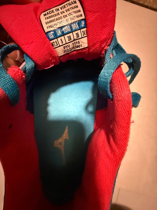 Маратонки ,,Mizuno” 38 номер