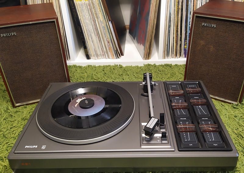 Ретро грамофон PHILIPS 461