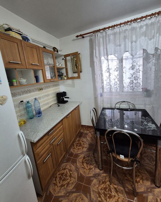 APARTAMENT  3 camere, Et. 2