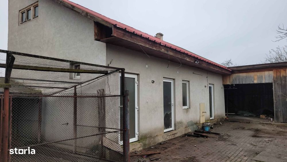 Imobil cu 3case:C1-3 nivele;C2-2nivele;C4-1 nivel;C3;C5;Piscina;Foisor