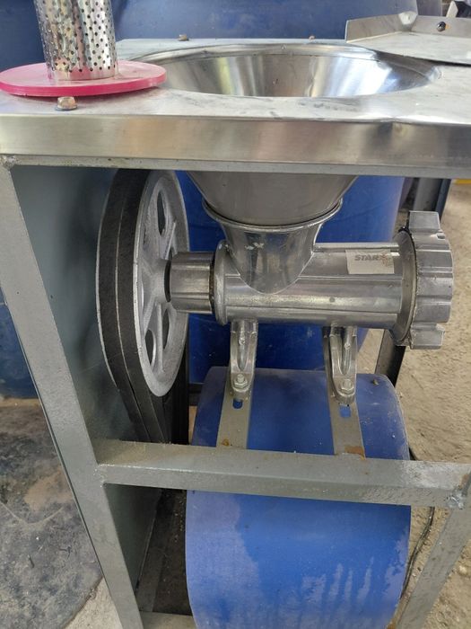 Месомелачка с електромотор и стойка