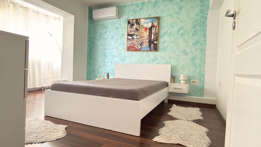 Închiriez apartament 2 Camere Zona-Intim spațios și luminos 375€ neg