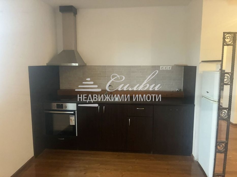 Тристаен ТУХЛЕН апартамент след ОСНОВЕН РЕМОНТ - кв. Добруджански!