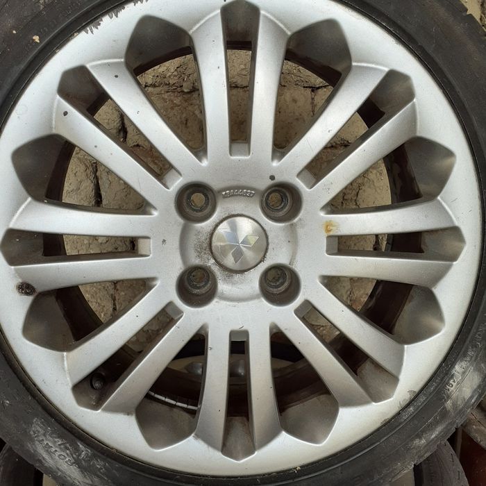 Джантите са за мицобиши гумите са 17-ки 215/45.!