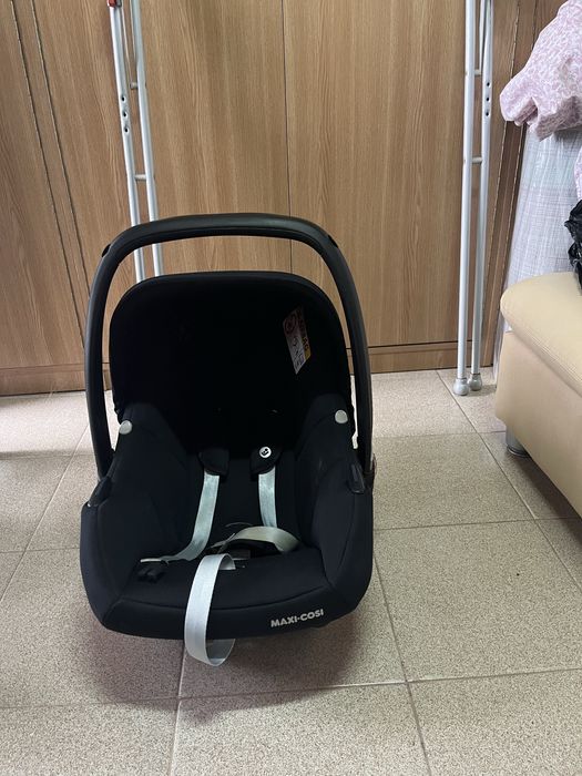 Детско столче + основа Maxi Cosi за кола
