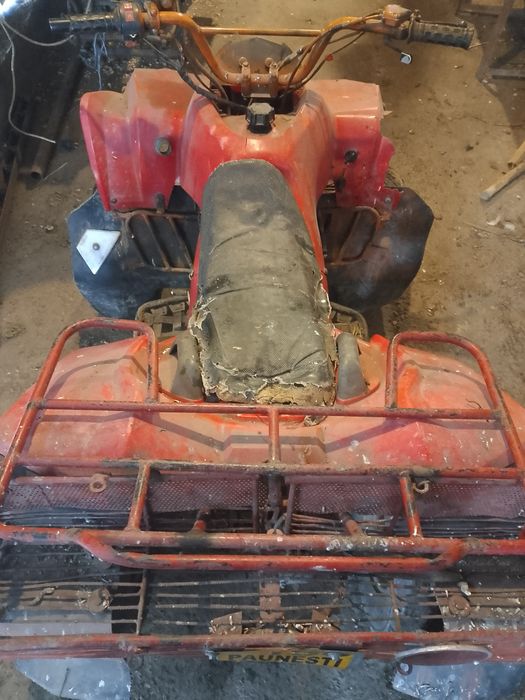 Vând ATV defect.
