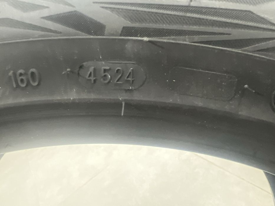 Autograph Ice 9 95T 225/45 R18.