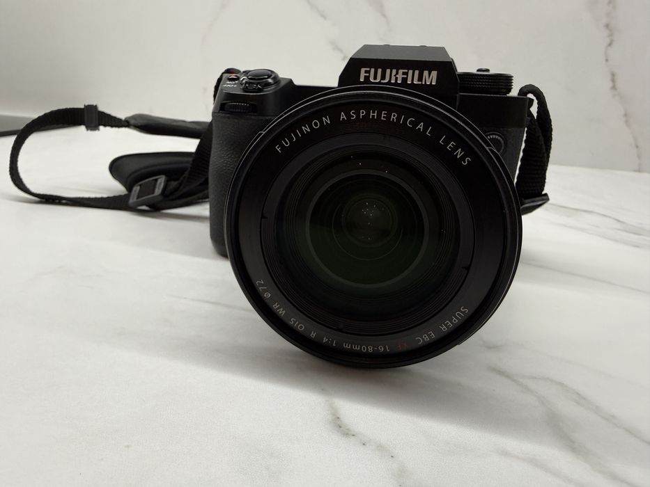 Fujifilm XH-2 + обектив 16-80 mm + външна светкавица + раница