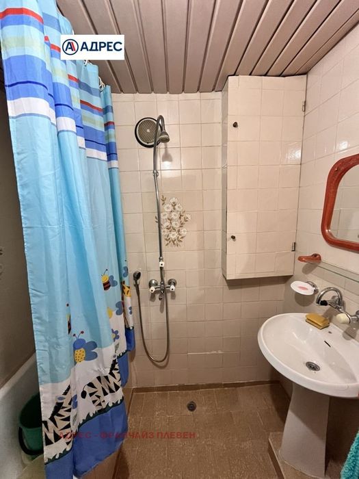 Продава се Тристаен апартамент в Плевен, Дружба 3 - 85 кв.м за 1097 €/кв.м - Снимка #8