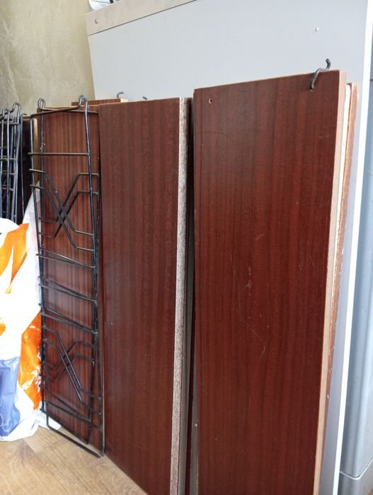 Деревянные книжные полки