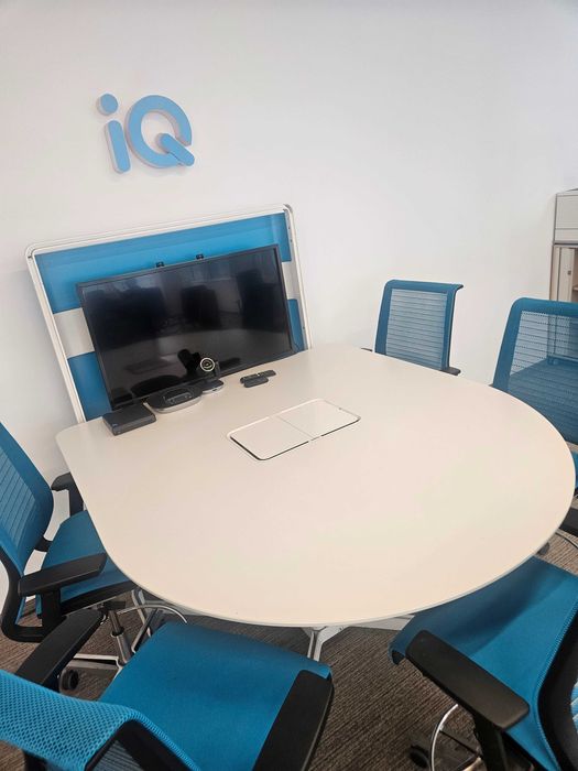 Стол для переговоров с 5 стульями