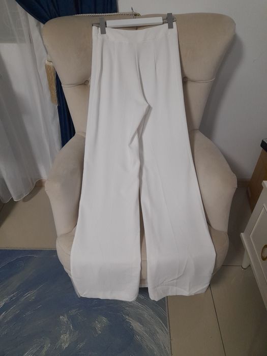 Pantaloni albi Zara eleganți wide leg cu talie înaltă mărimea M
