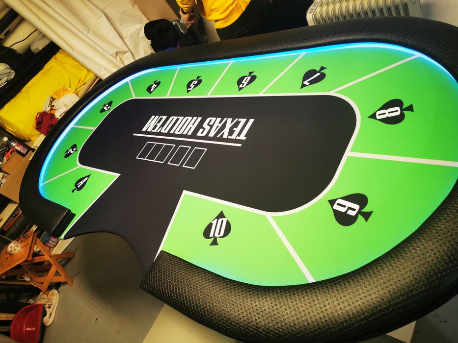 Mese de poker personalizate