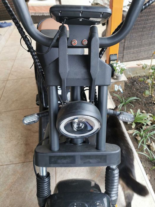 NOU NOUȚ-Scuter electric