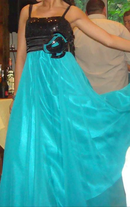 Абитуриентска (бална, шаферска, официална) рокля