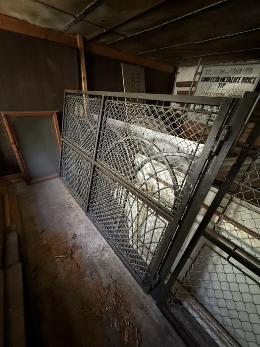 Vand poarta metalica 5m si portita 1,1m ideal pentru acess gradina
