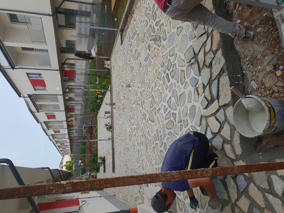 Vindem piatră naturală și facem montaj Avem mai multe nuanțe