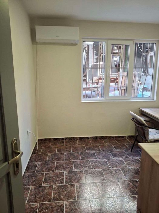 Дава се под наем Офис в Варна, Център - 67 кв.м за 610.98 € - Снимка #2