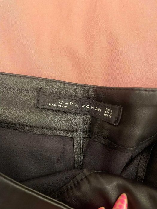 Pantaloni piele Zara