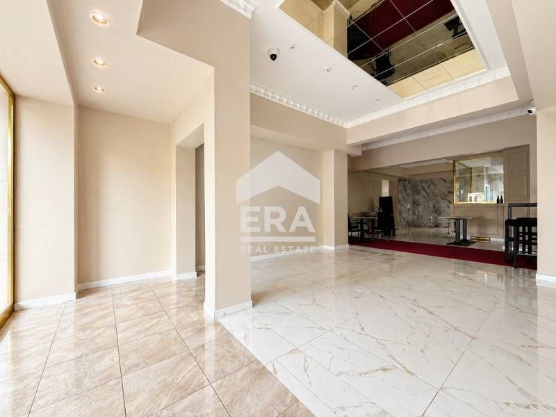 Дава се под наем Заведение в София, Център - 220 кв.м за 3989.73 € - Снимка #2