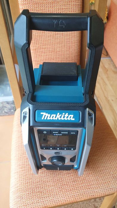 Makita радио Нов модел DMR115
