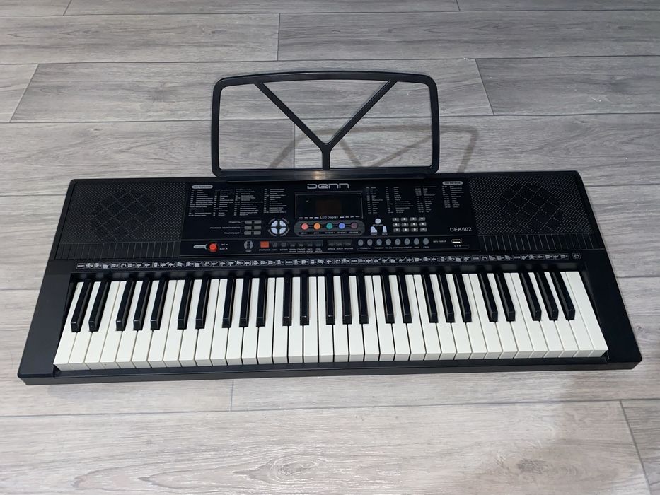 Синтезатор Denn Dek602