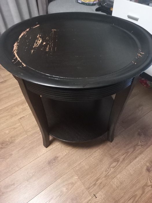 Кръгла дървена маса