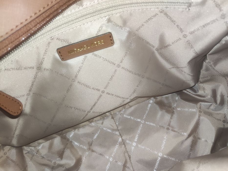 Крем и кафява чанта на Michael Kors