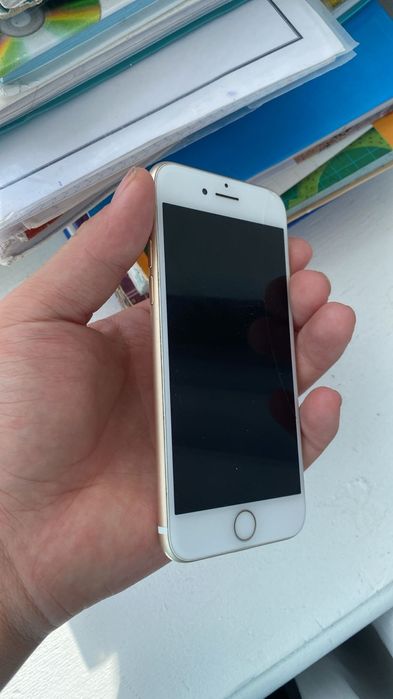 Айфон 7 32 гб ..