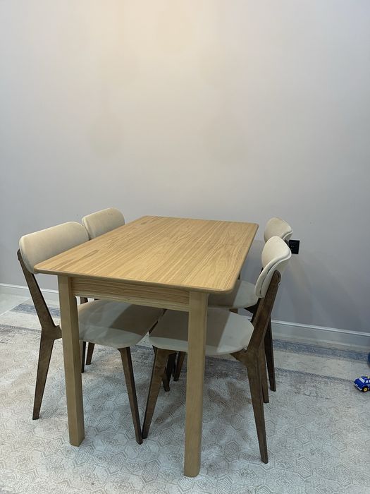 Стол со стульями