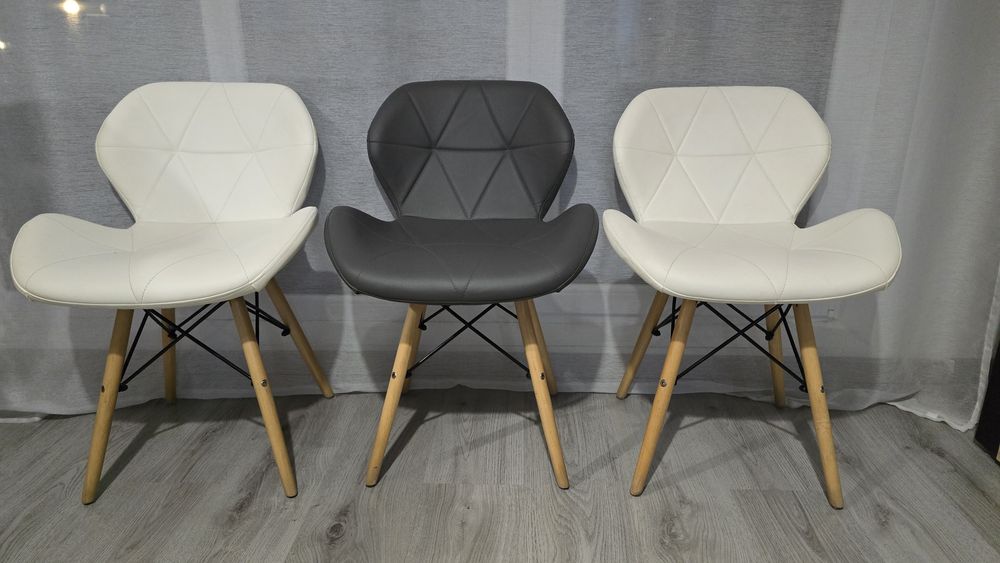 Set 3 Scaune Tip Scandinav - stare excelentă