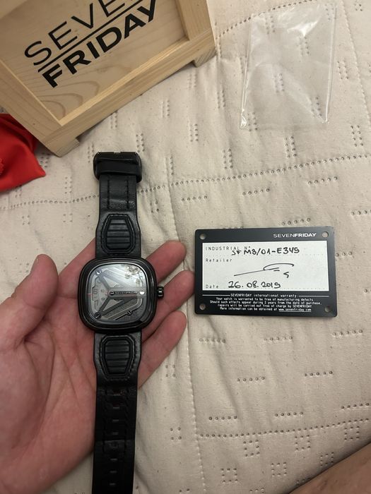 Часы Sevenfriday